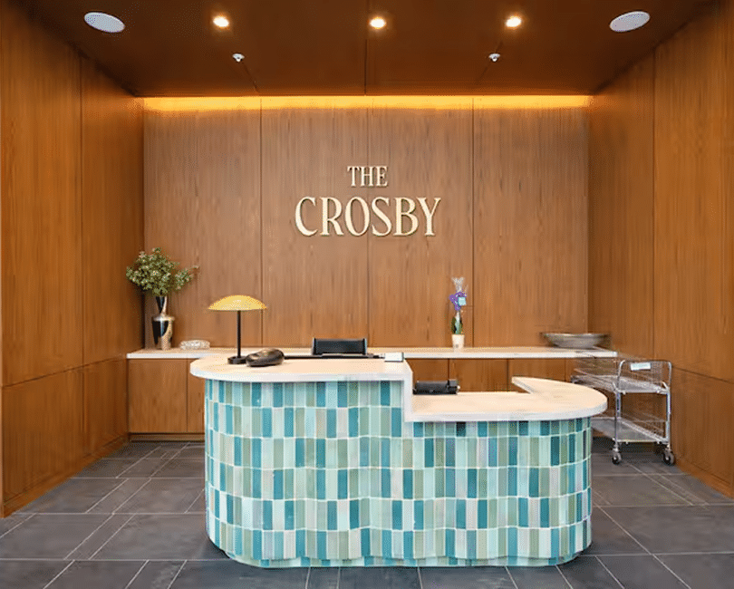 WELCOME LOBBY & 24-HOUR CONCIERGE