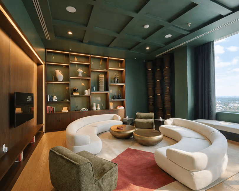 CLUB LOUNGE